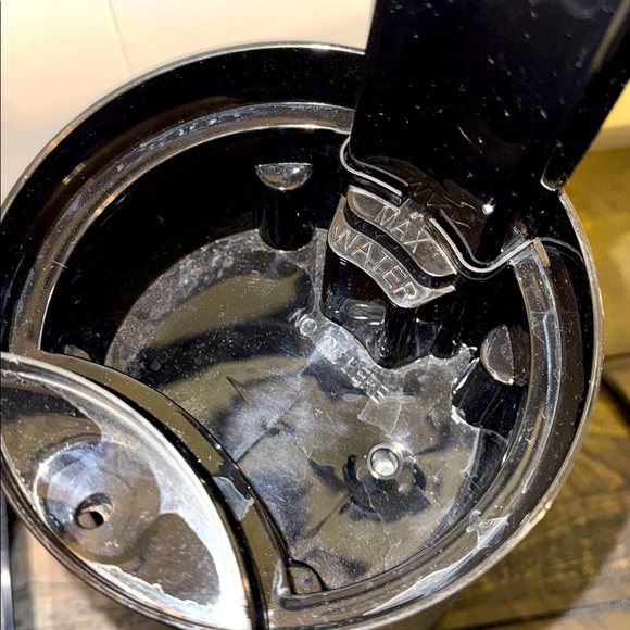 Mr. Coffee Sunbeam Black Iced Tea Maker with Clear Plastic Tumbler w/Lid & Straw - Picture 3 of 4